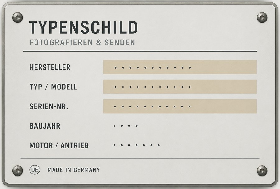Typenschild eines Industrietor-Antriebs mit hervorgehobenen Feldern für Hersteller, Typ und Seriennummer.